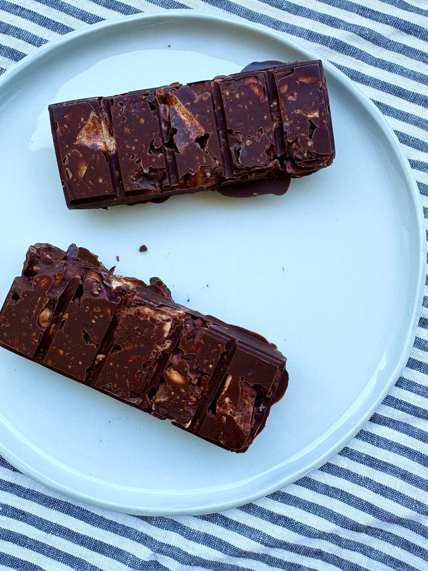 ROASTED ALMOND, FREEZE DRIED RASPBERRY + VANILLA MARSHMALLOW ROCKY ROAD BARS