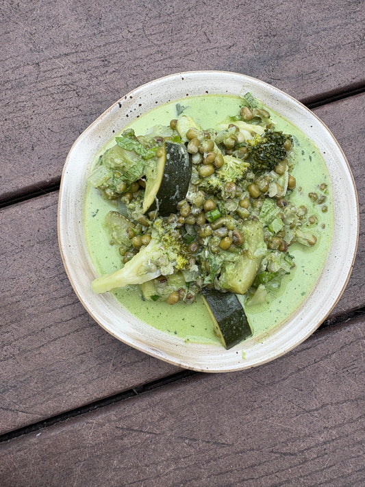 LEMONGRASS + GINGER GREEN CURRY WITH MUNGBEANS, BROCCOLI + SPINACH