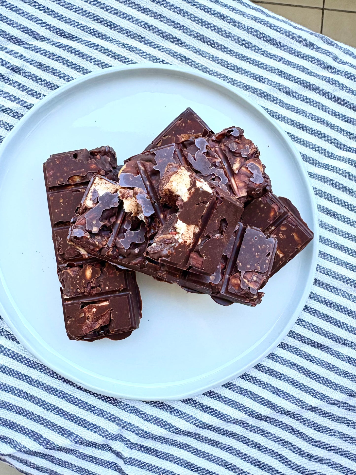 ROASTED ALMOND, FREEZE DRIED RASPBERRY + VANILLA MARSHMALLOW ROCKY ROAD BARS