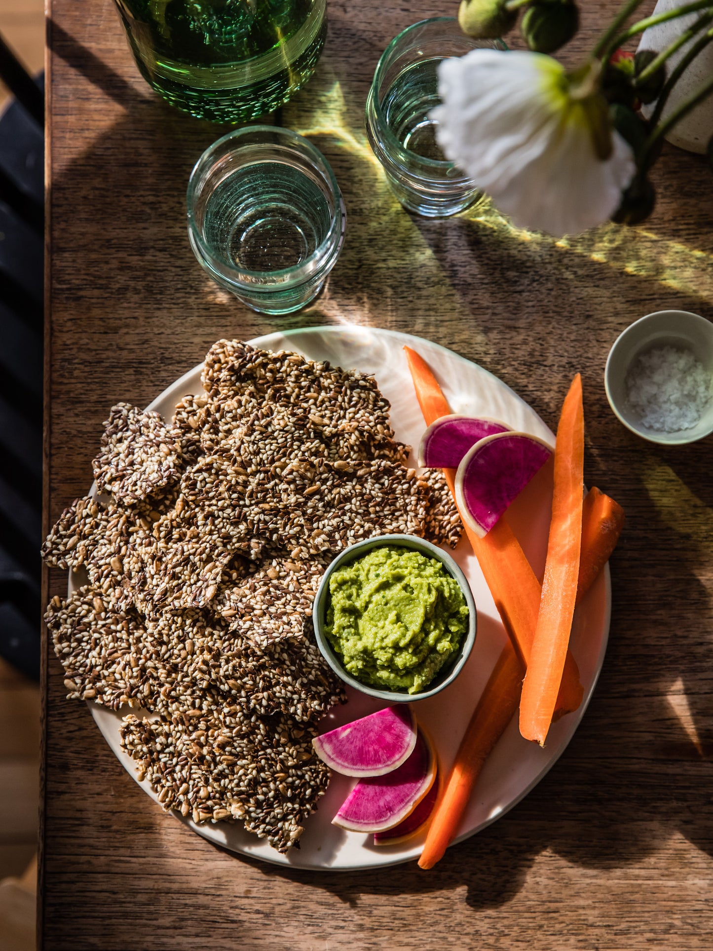 FLAXSEED, SUNFLOWER + SESAME CRACKERS WITH GARLIC + SEAWEED